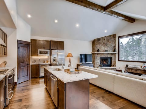 Luminous 3Br Summer Escape~River Run Townhome+View~R38 Townhouse in Keystone