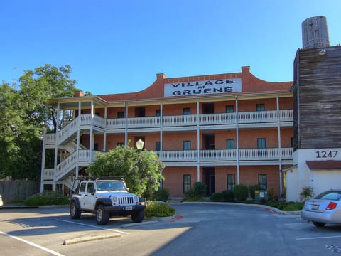 VG 306 Rio Hacienda Apartment in Gruene