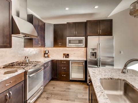 New Luxury 3br Townhome R40 Townhouse in Keystone