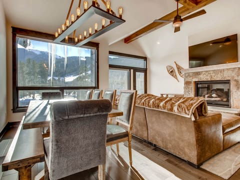 New Luxury 3br Townhome R40 Townhouse in Keystone