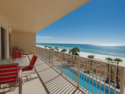 Oceanfront Condo with Spacious Balcony - Unit 0306 Apartment in Upper Grand Lagoon