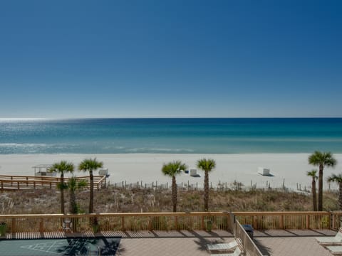 Oceanfront Condo with Spacious Balcony - Unit 0306 Apartment in Upper Grand Lagoon