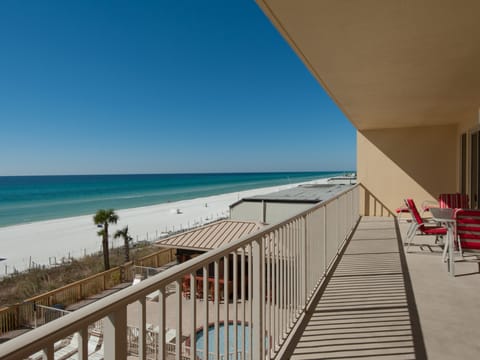 Oceanfront Condo with Spacious Balcony - Unit 0306 Apartment in Upper Grand Lagoon