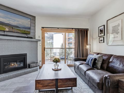 Living Area - Mountainwood 301 - Breckenridge Vacation Rental