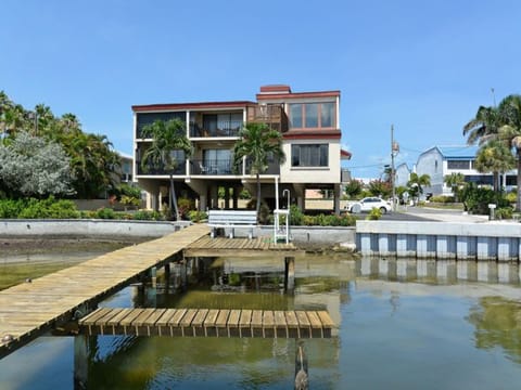 Welcome to Bay Winds 113!