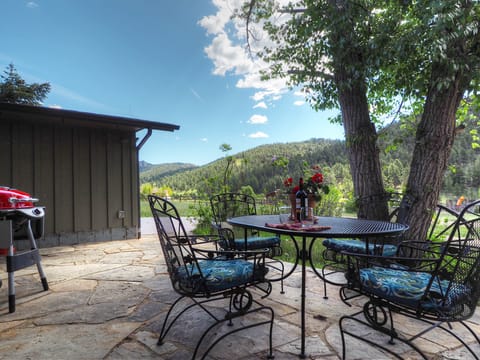 Snowline Vista Lodge Estes Park, Chat, snack, grill on the patio ... It's your vacation home away from home!