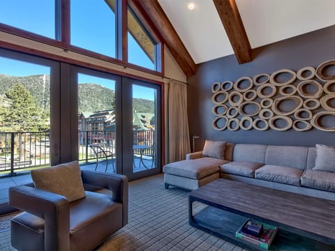 Luxury 2Br Residence steps from Heavenly Village & Gondola Apartment in Stateline