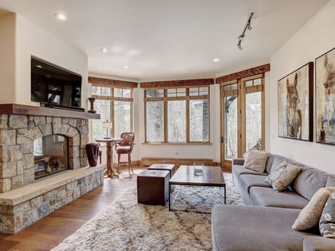 Private Gore Creek Townhome Save 20% on 7+ Nights! Townhouse in Vail