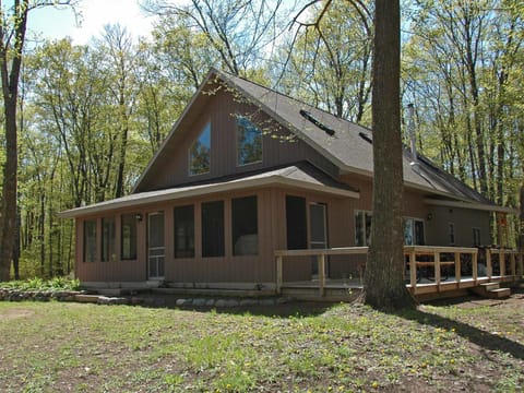Taylor Lake Point Cabin in Wisconsin