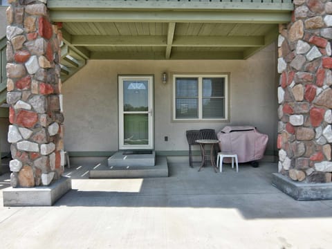 Unit 110 2 BD/ 2 BA condo Apartment in Wisconsin