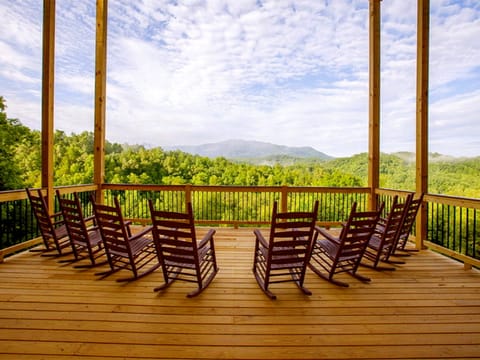 Foxwood Mansion Cabin in Pittman Center