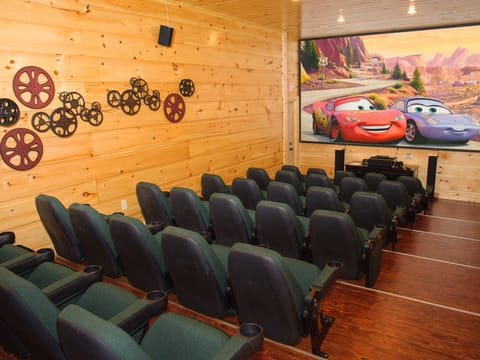 Sycamore Mansion Cabin in Pittman Center