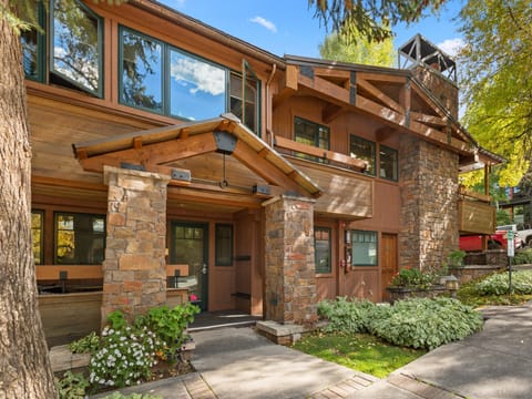 FaschingHaus_HiRes22100501