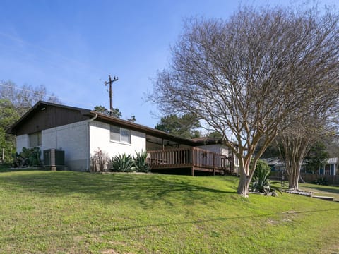 RR 7221 The Lazy A House in Canyon Lake