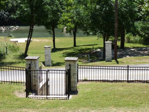 RR 7221 The Lazy A House in Canyon Lake