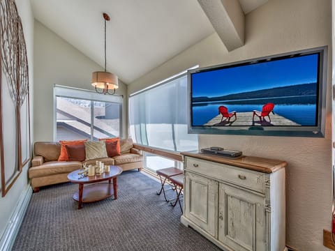 2Br+ loft Centrally Located Kirkwood Condo – Great Value Apartment in Kirkwood