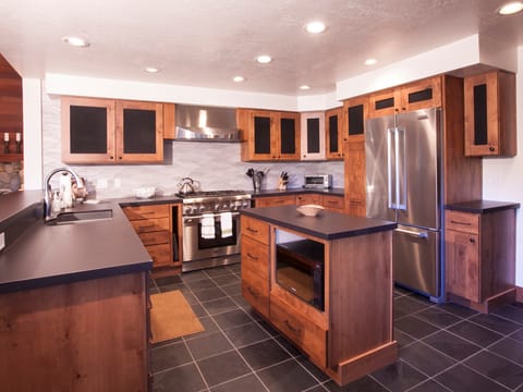 Spacious, well-equipped kitchen to prepare your favorite meals. Beautiful cabinets, top-line appliances and plenty of lighting and storage room.