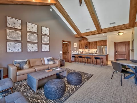 Luxury Residence - Gondola across the Street Apartment in Stateline