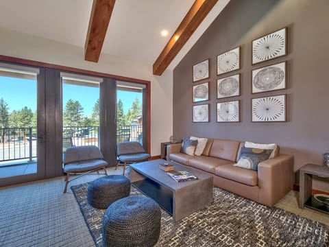 Luxury Residence - Gondola across the Street Apartment in Stateline