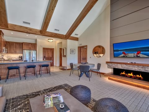 Luxury Residence - Gondola across the Street Apartment in Stateline