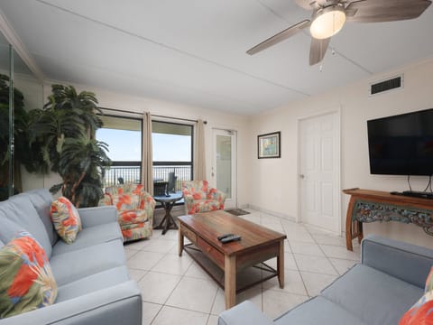 The living area is large, and well decorated! Great ocean views!