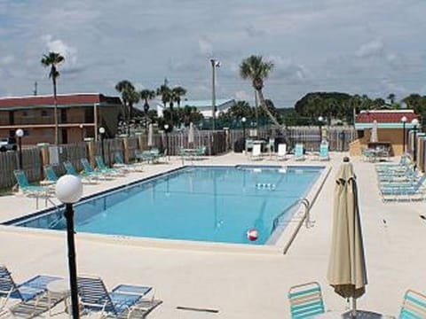 Pelican Inlet B115 Apartment in Crescent Beach