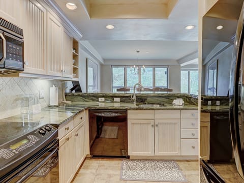 Amazing 2 Br Unit in Beaver Creek at the Pines Lodge Apartment in Beaver Creek