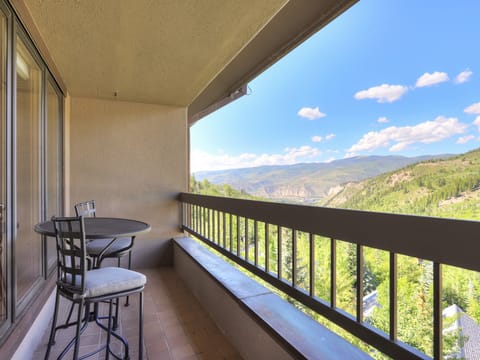 Amazing 2 Br Unit in Beaver Creek at the Pines Lodge Apartment in Beaver Creek