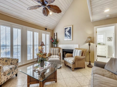 Main Level-Living Area-_18A6378