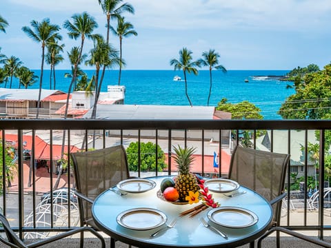 Kona Plaza#402 Apartment in Holualoa