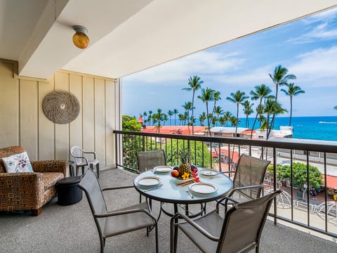 Kona Plaza#402 Apartment in Holualoa