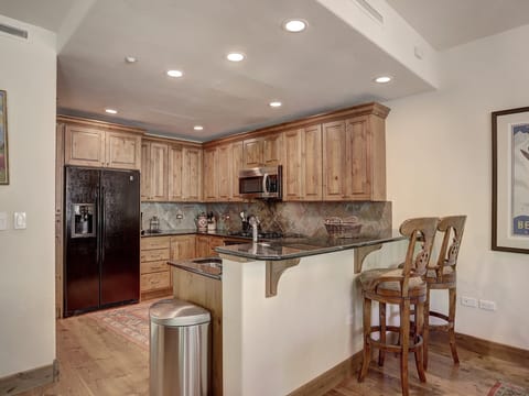 Elegant 3BR Condo, steps from the Chairlift! Apartment in Edwards