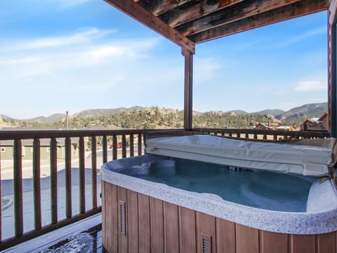 Nakai Peak 41B - a SkyRun RMNP Property - Nakai Peak 41B - Enjoy your own private hot tub on the condo's deck.