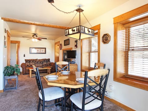 Little Matterhorn 17A - a SkyRun RMNP Property - Little Matterhorn 17A - Open concept living with dining area seating for 4. Sleeper sofa with flat screen TV and fireplace.