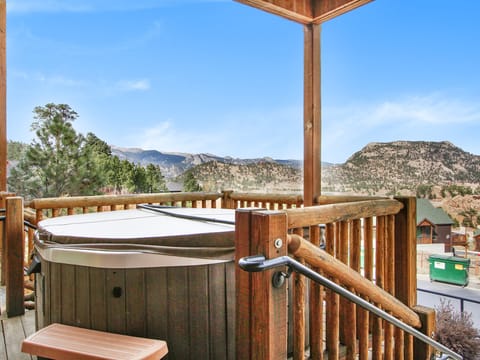 MacGregor Mountain 27C - a SkyRun RMNP Property - MacGregor Mountain 27C - Soak up surrounding mountain views from the condo's private hot tub.