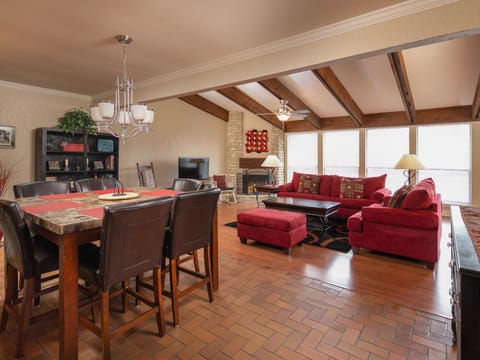 TBM 208 Hill Country Hideaway Apartment in New Braunfels