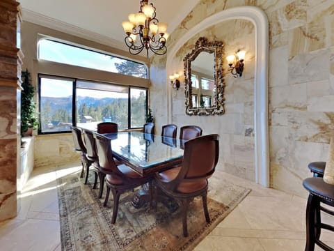 Full Dining for Meals and Workcations