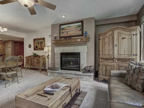 Cozy 2BR Condo - Walk to Chairlift! Apartment in Edwards