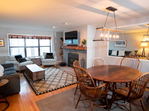 Modern & Updated Winterplace 3Br- Sleeps 12 Apartment in Vermont