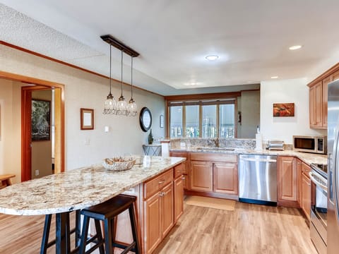 Spacious and Modern 2Br Premier- The Pines Apartment in Keystone