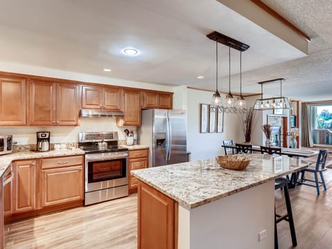 Spacious and Modern 2Br Premier- The Pines Apartment in Keystone