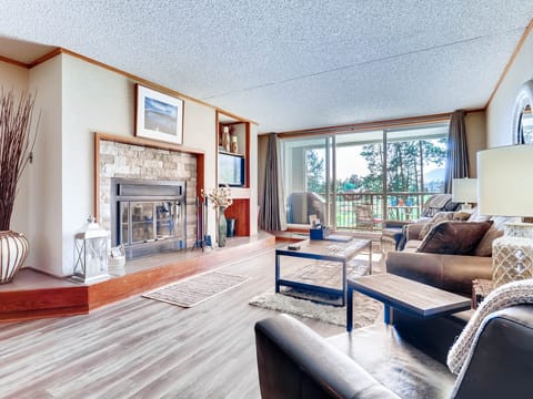 Spacious and Modern 2Br Premier- The Pines Apartment in Keystone