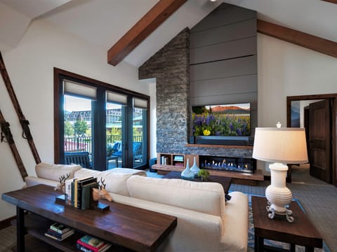 Luxury Two Bedroom Residence Steps From Heavenly Village Apartment in Stateline