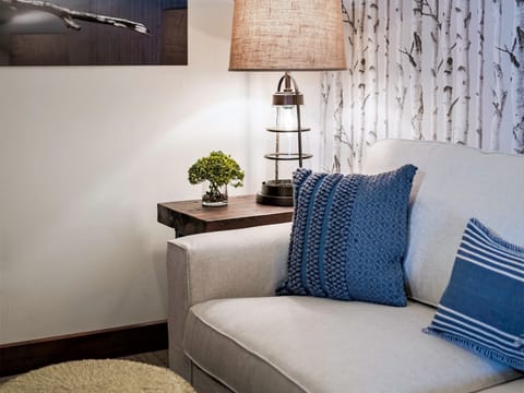 Luxury Two Bedroom Residence Steps From Heavenly Village Apartment in Stateline