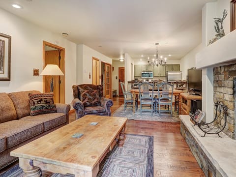 Townsend Place 2BR Condo with Ski In, Ski Out Access Apartment in Beaver Creek
