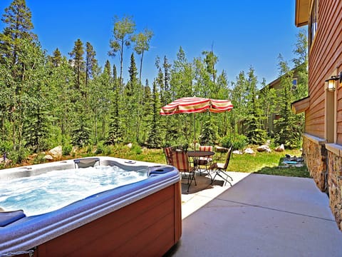 Hot Tub - Lone Hand Lodge - Breckenridge Vacation Rental