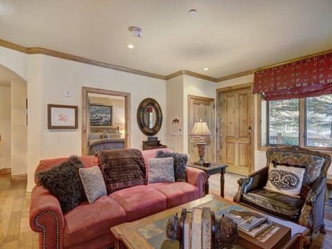 Cozy & Central Arrowhead Village Townhome Apartment in Edwards