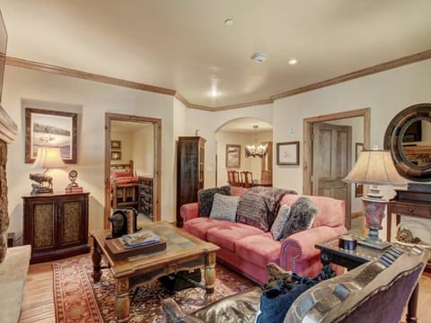 Cozy & Central Arrowhead Village Townhome Apartment in Edwards