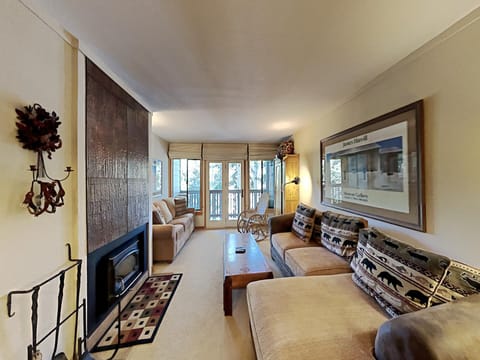 Comfy Slopeside Home with Balcony