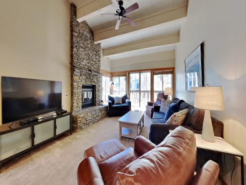 Comfy Slopeside Condo Just STEPS to Mammoth Mountain